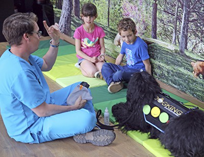 Dog assisted therapy with children